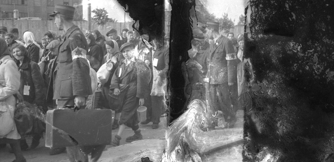 This Photographer Risked His Life to Document Jews’ Humanity in the Face of Nazi Cruelty