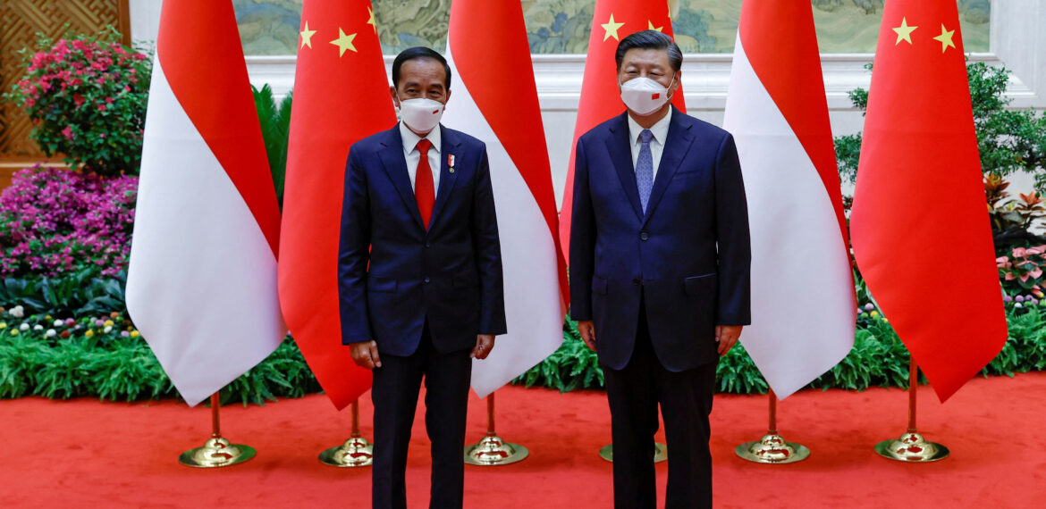 Xi meets Indonesian president in Chengdu